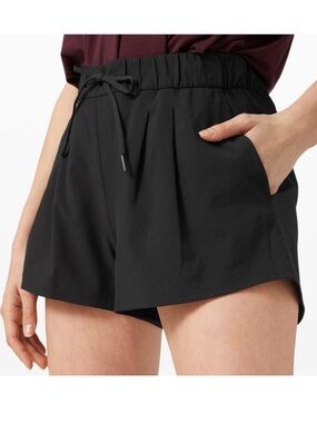lululemon Stroll at Sundown Shorts Size 4